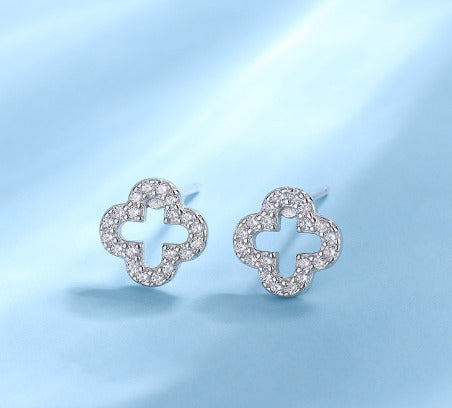 Stylish Sterling Silver Lucky Leaf Earring